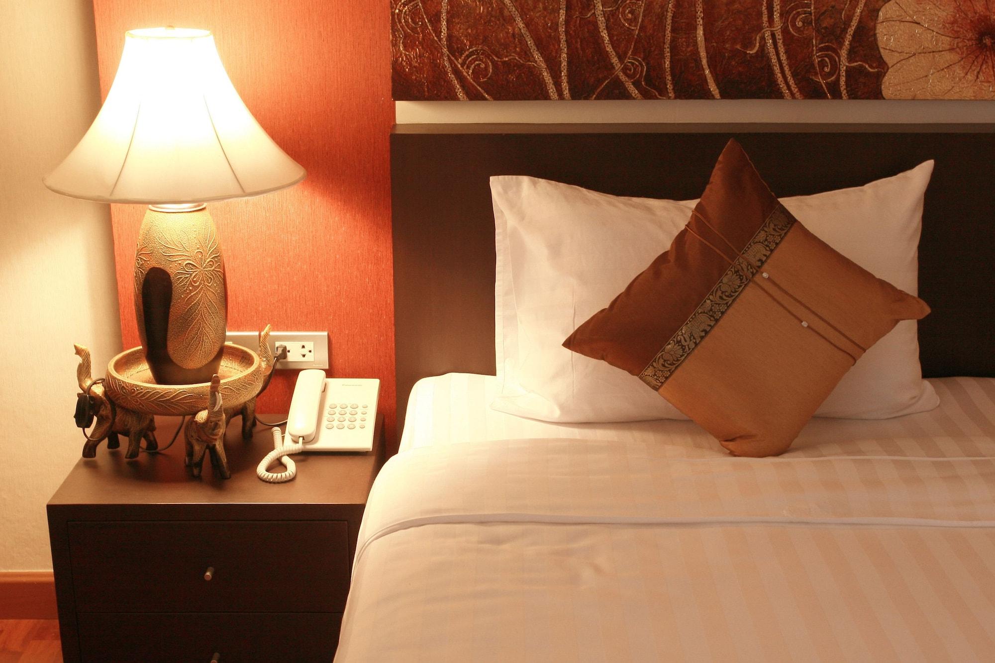 Mirth Sathorn Hotel Bangkok Exterior foto