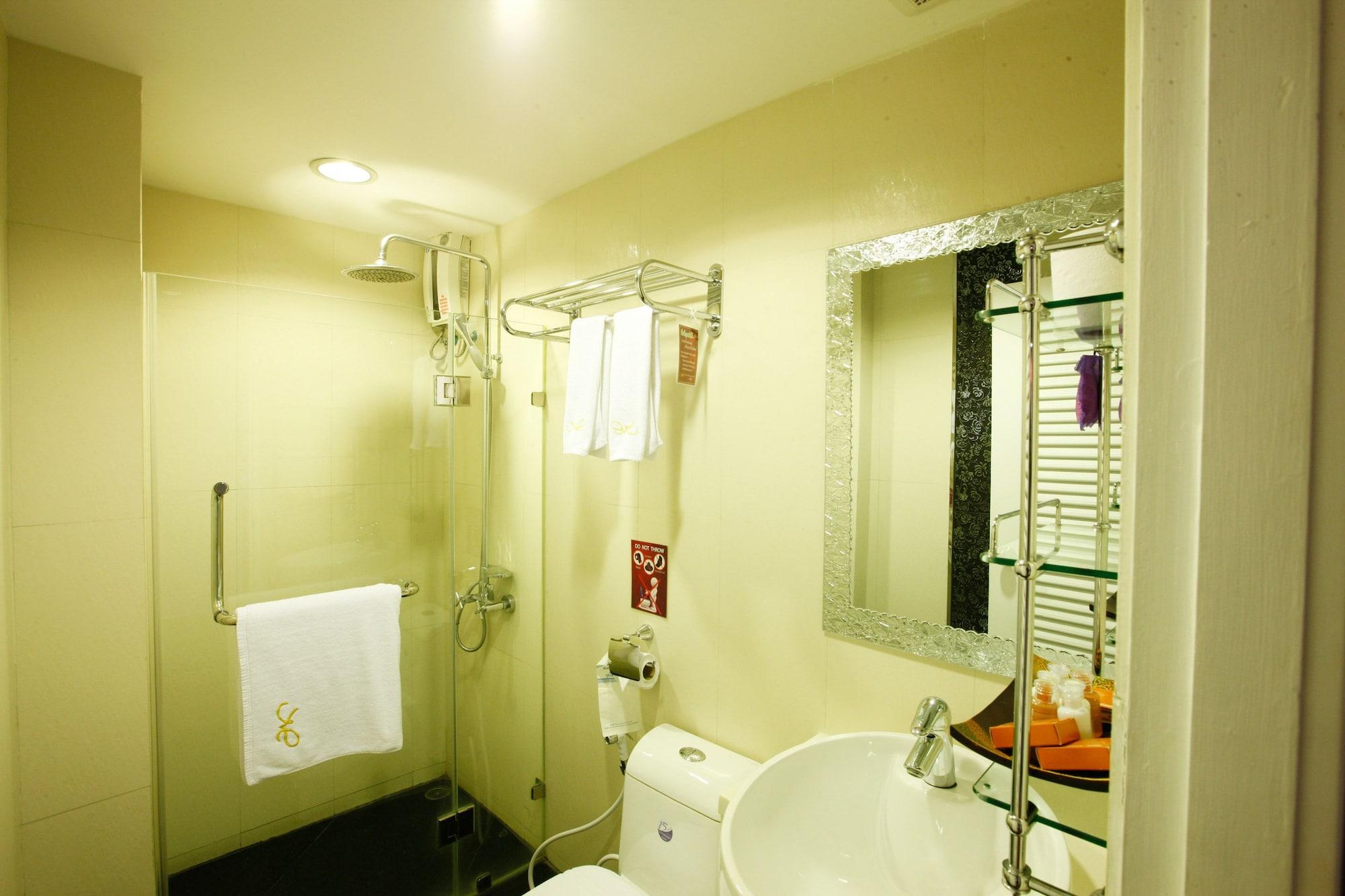 Mirth Sathorn Hotel Bangkok Exterior foto